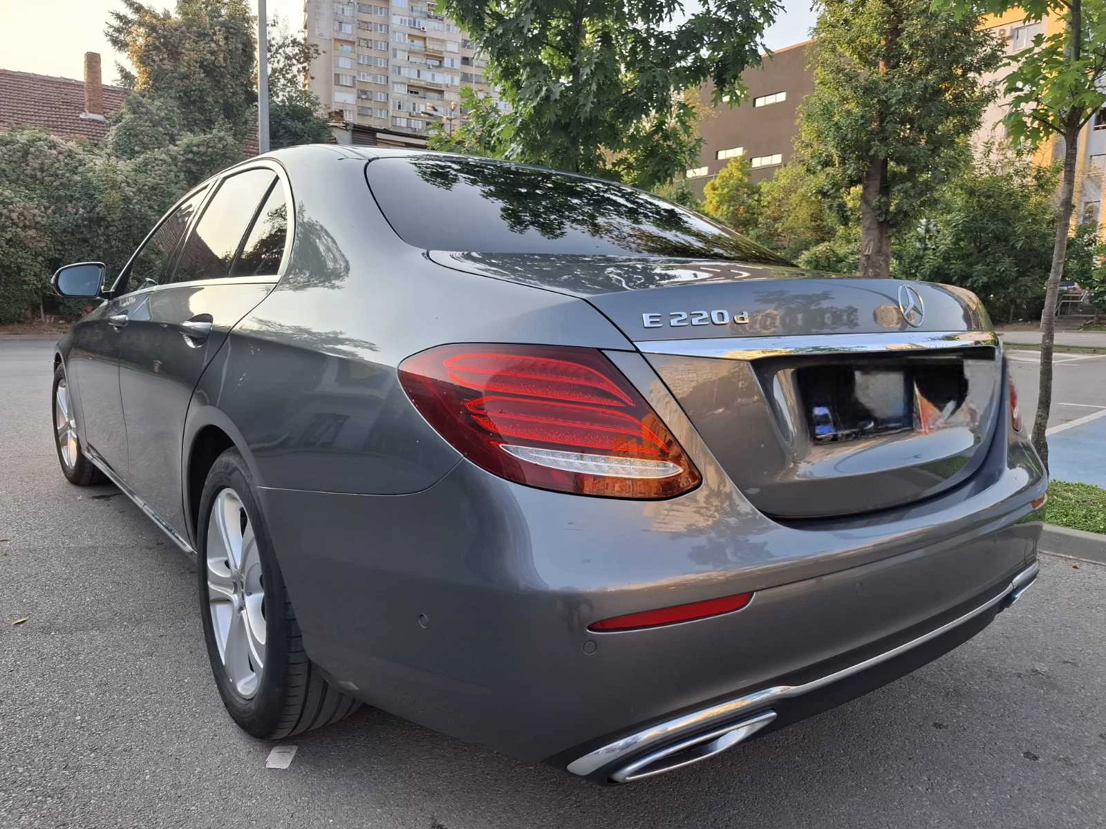Mercedes-Benz E 220, снимка 4 - Автомобили и джипове - 56728338