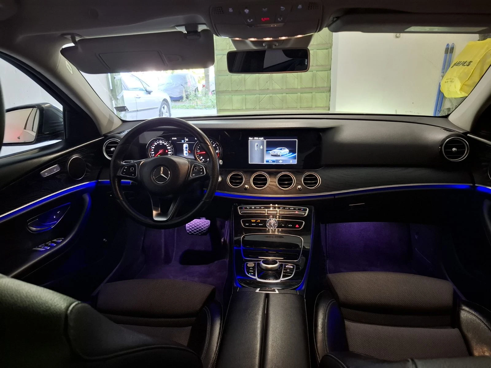 Mercedes-Benz E 220, снимка 17 - Автомобили и джипове - 56728338