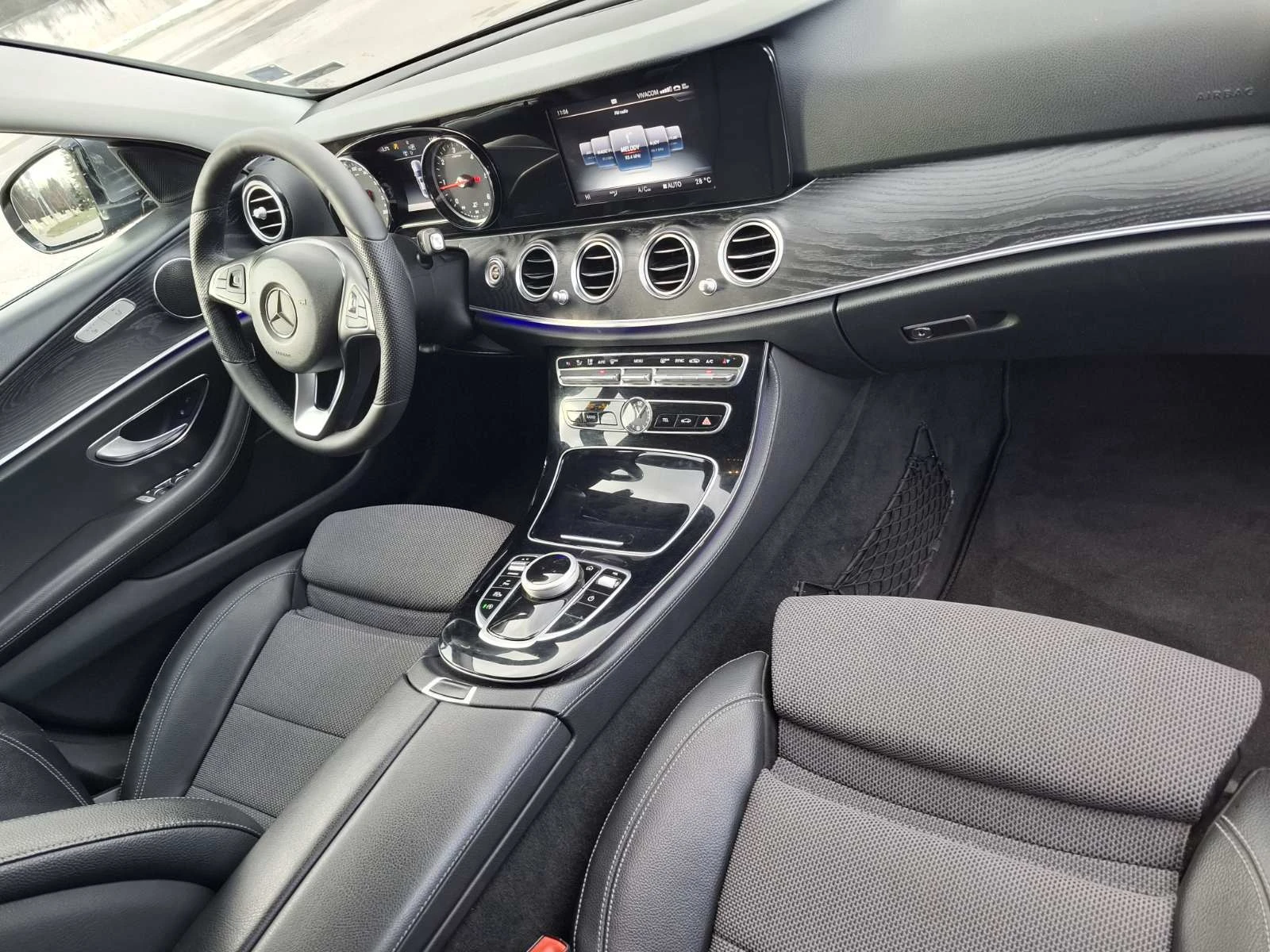 Mercedes-Benz E 220, снимка 11 - Автомобили и джипове - 56728338