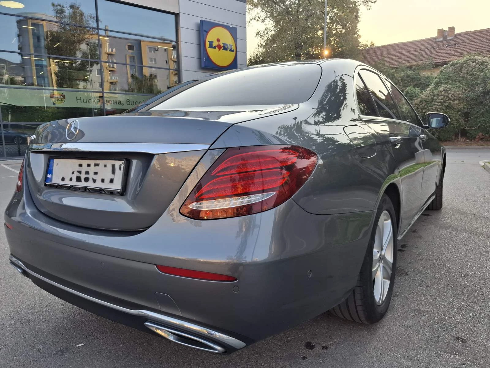 Mercedes-Benz E 220, снимка 3 - Автомобили и джипове - 56728338