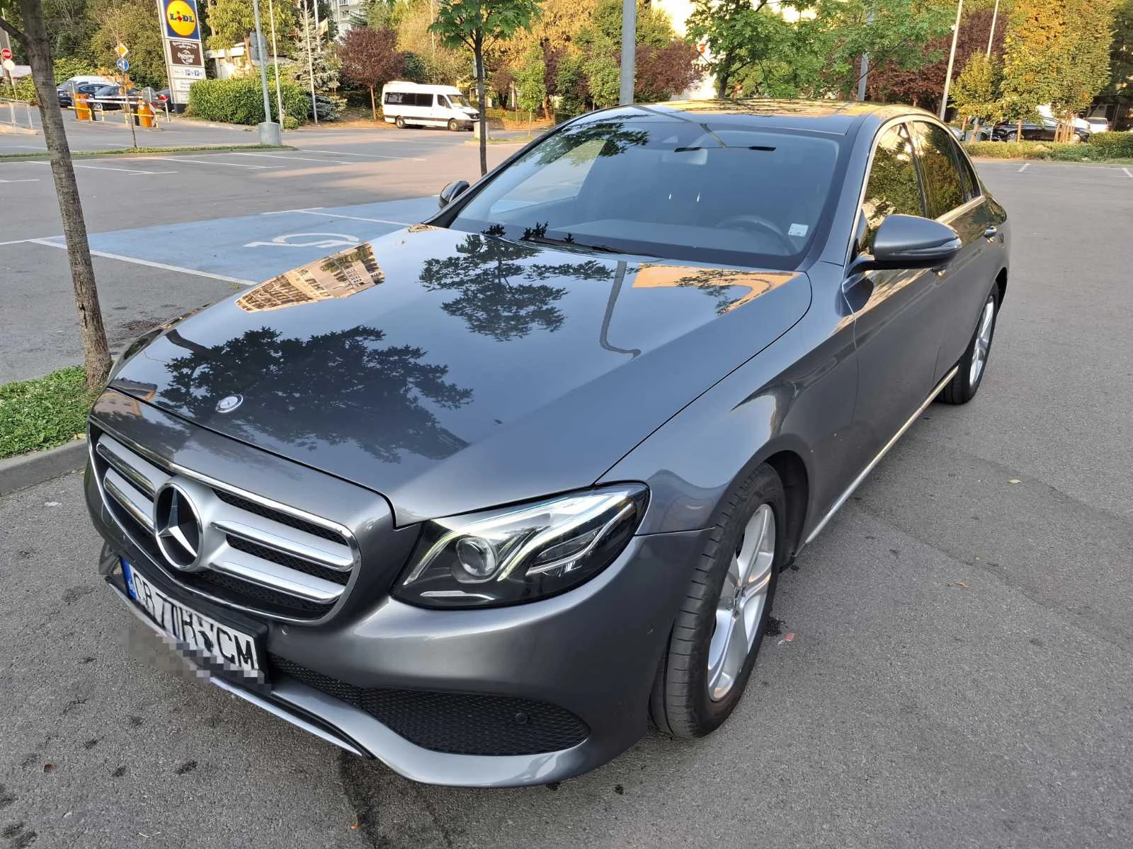 Mercedes-Benz E 220, снимка 6 - Автомобили и джипове - 56728338
