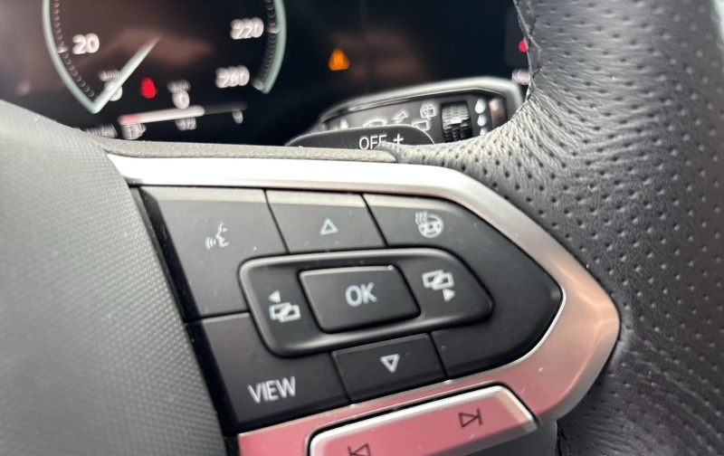 VW Touareg 3.0TD* R-LINE* HEAD-UP* DISTR* CAM* MEMORY* , снимка 8 - Автомобили и джипове - 52707324