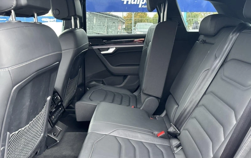 VW Touareg 3.0TD* R-LINE* HEAD-UP* DISTR* CAM* MEMORY* , снимка 11 - Автомобили и джипове - 52707324