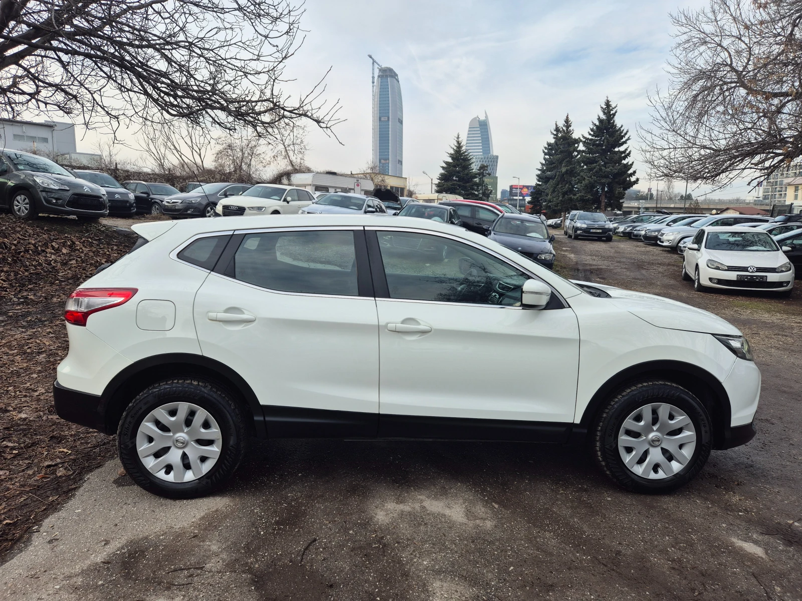 Nissan Qashqai 1.5DCI 110 к.с.ВНОС ИТАЛИЯ БЕЗ РЪЖДИ И ЗАБЕЛЕЖКИ  - изображение 4