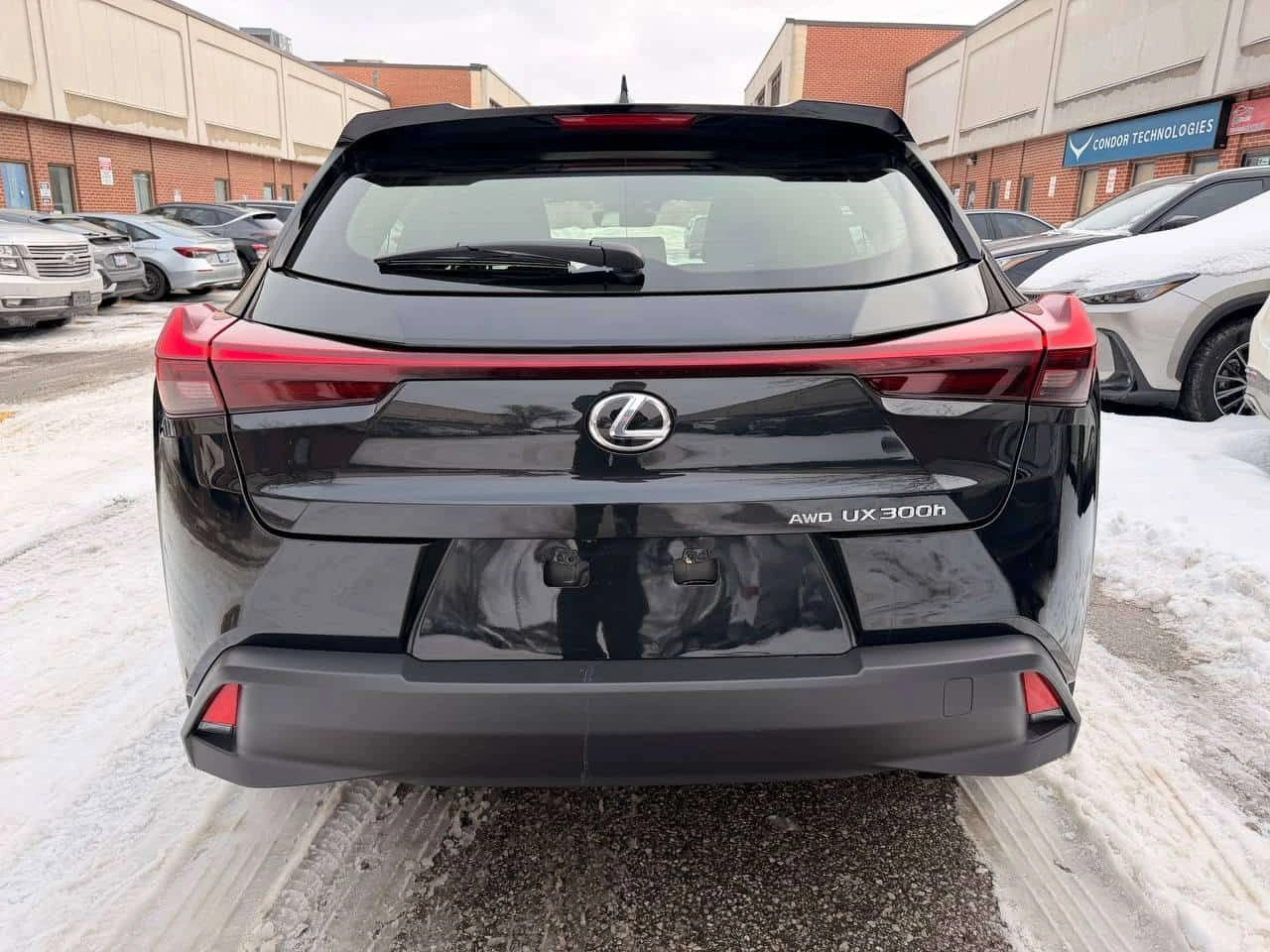 Lexus UX 300h * 300h * ДИСТРОНИК * СЛЕДЕНЕ НА ЛЕНТА * КАМЕРА - изображение 4