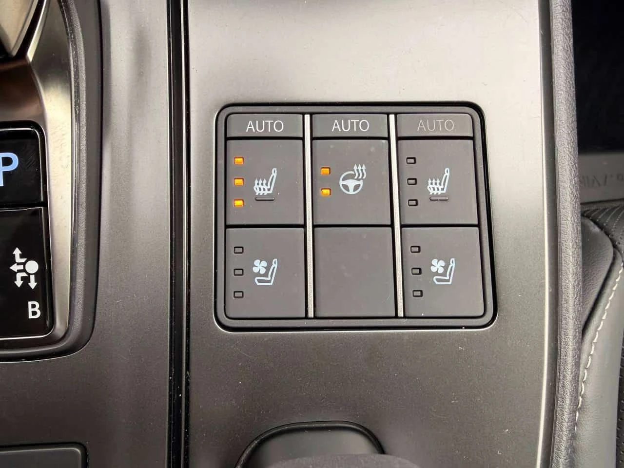 Lexus UX 300h * 300h * ��������� * ������� �� ����� * ������ | Mobile.bg � ����������� 16