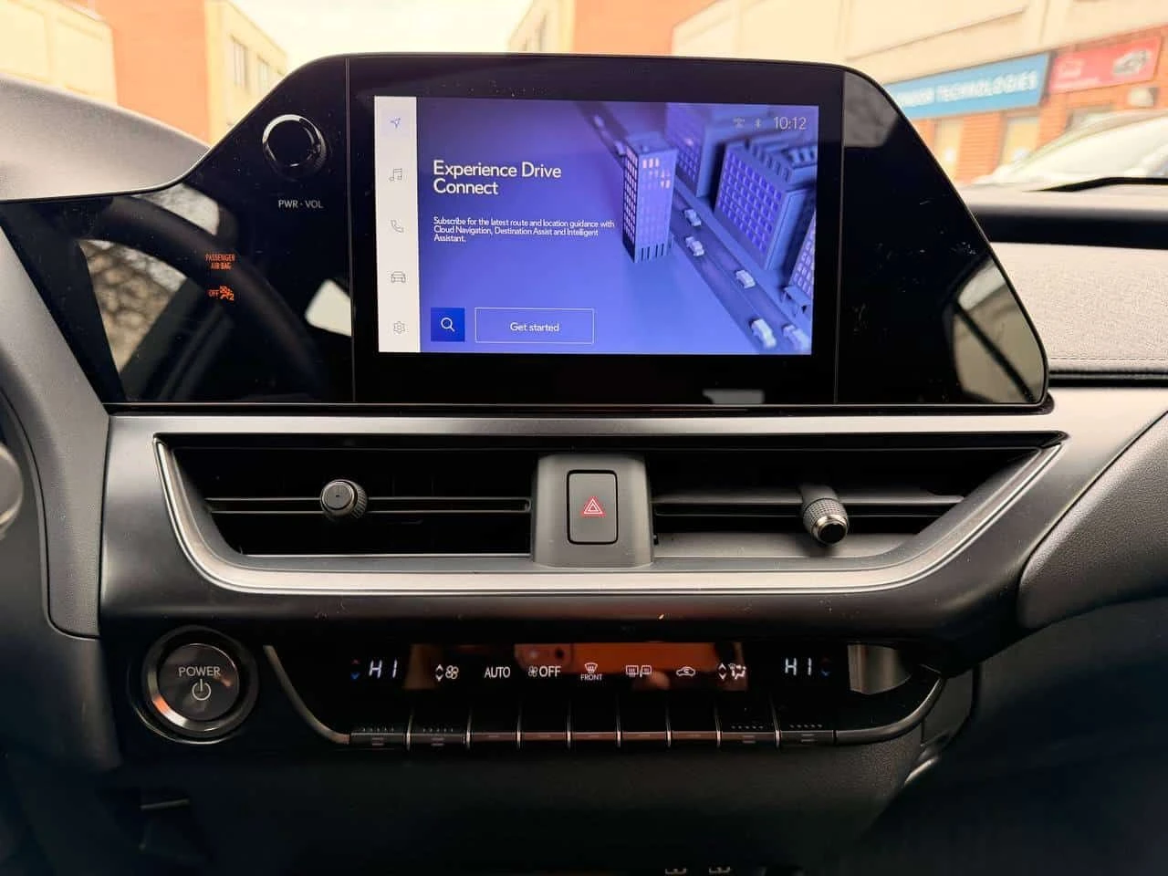 Lexus UX 300h * 300h * ДИСТРОНИК * СЛЕДЕНЕ НА ЛЕНТА * КАМЕРА - изображение 8