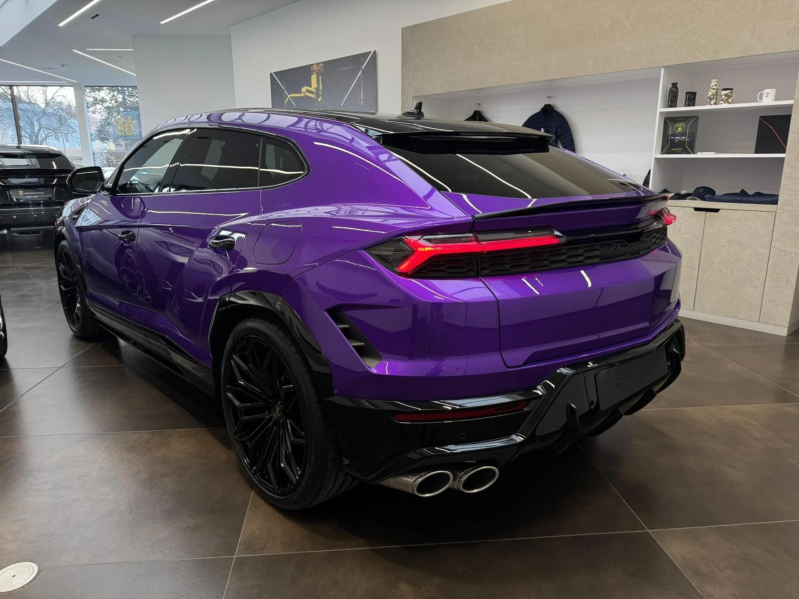 Lamborghini Urus SE 4.0 V8 Plug-in Hybrid 4WD - изображение 3