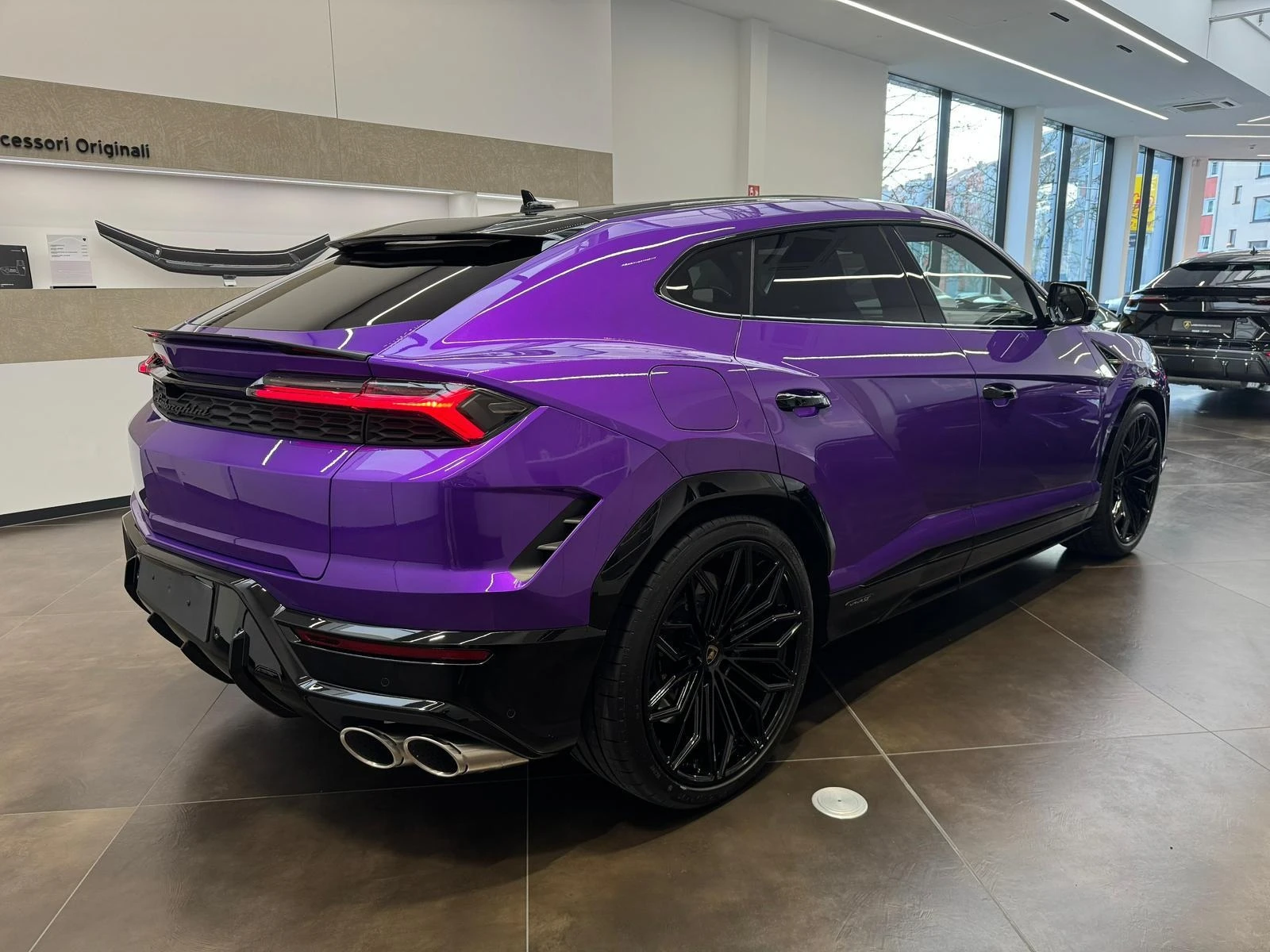 Lamborghini Urus SE 4.0 V8 Plug-in Hybrid 4WD - изображение 4