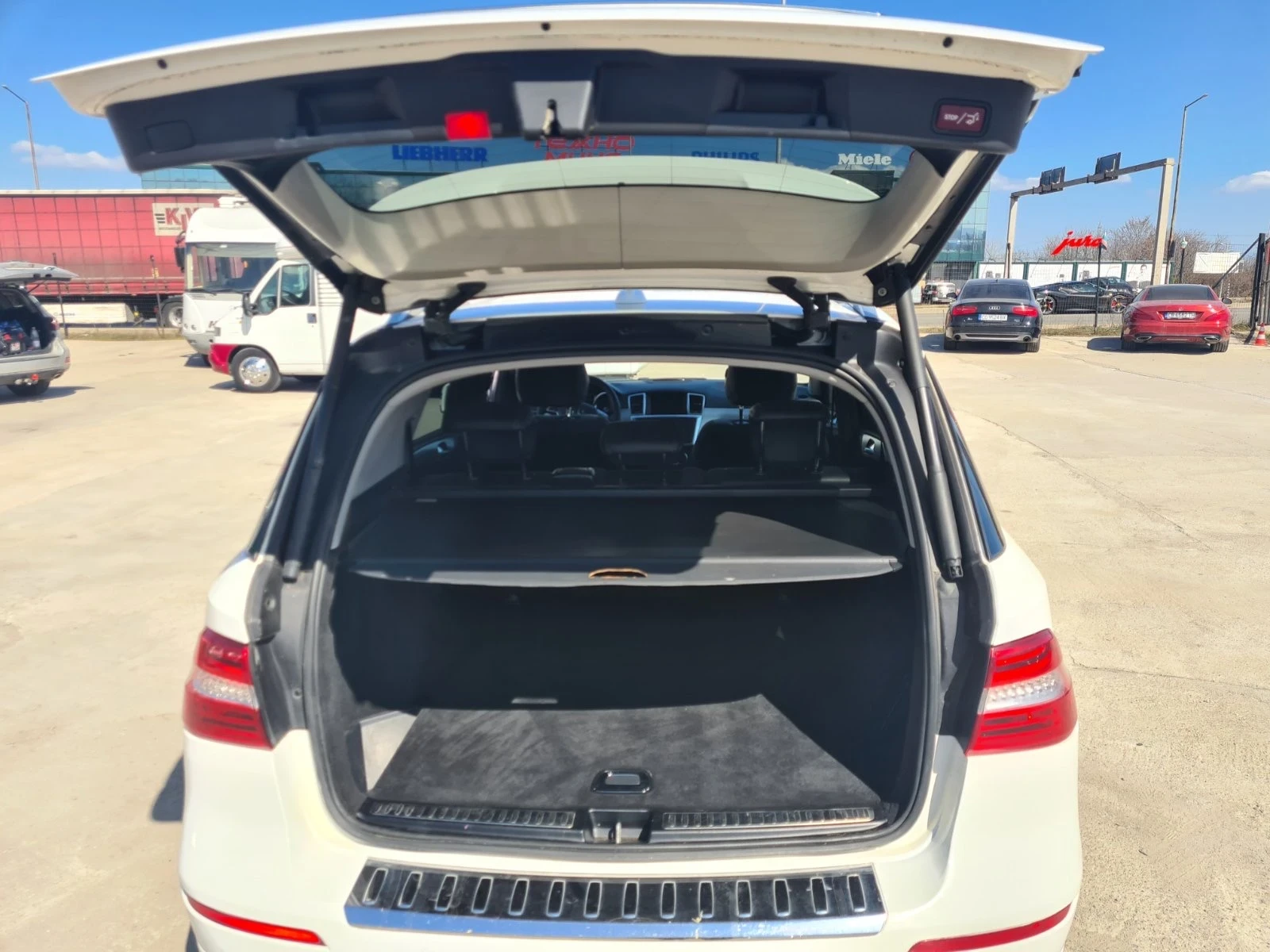 Mercedes-Benz ML 350 AMG / ПАНОРАМА / КАМЕРА / FULL LED, снимка 11 - Автомобили и джипове - 53836343