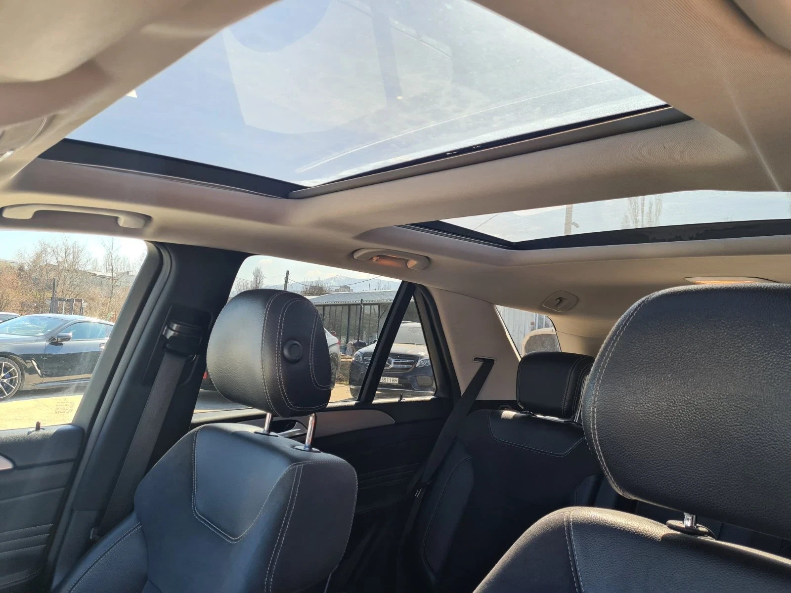 Mercedes-Benz ML 350 AMG / ПАНОРАМА / КАМЕРА / FULL LED, снимка 16 - Автомобили и джипове - 53836343