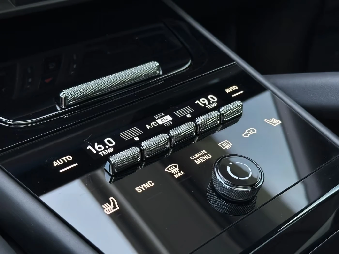 Porsche Cayenne E-HYBRID BLACK-PAKET BOSE PANORAMA 360 CHRONO, снимка 10 - Автомобили и джипове - 55211533