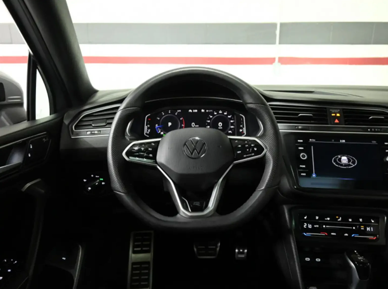 VW Tiguan Highline R-line 4motion, снимка 6 - Автомобили и джипове - 55401600