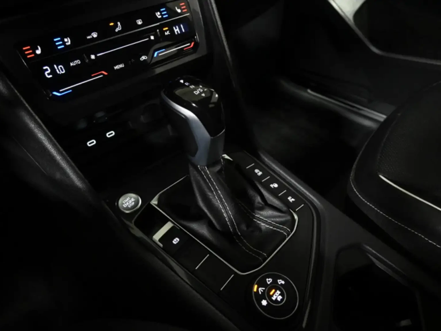 VW Tiguan Highline R-line 4motion, снимка 8 - Автомобили и джипове - 55401600