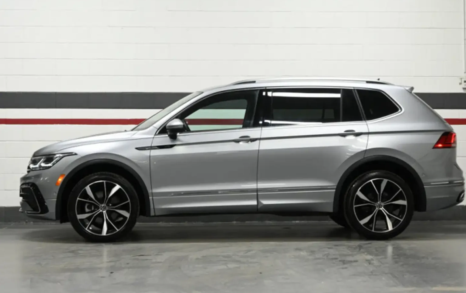 VW Tiguan Highline R-line 4motion, снимка 4 - Автомобили и джипове - 55401600