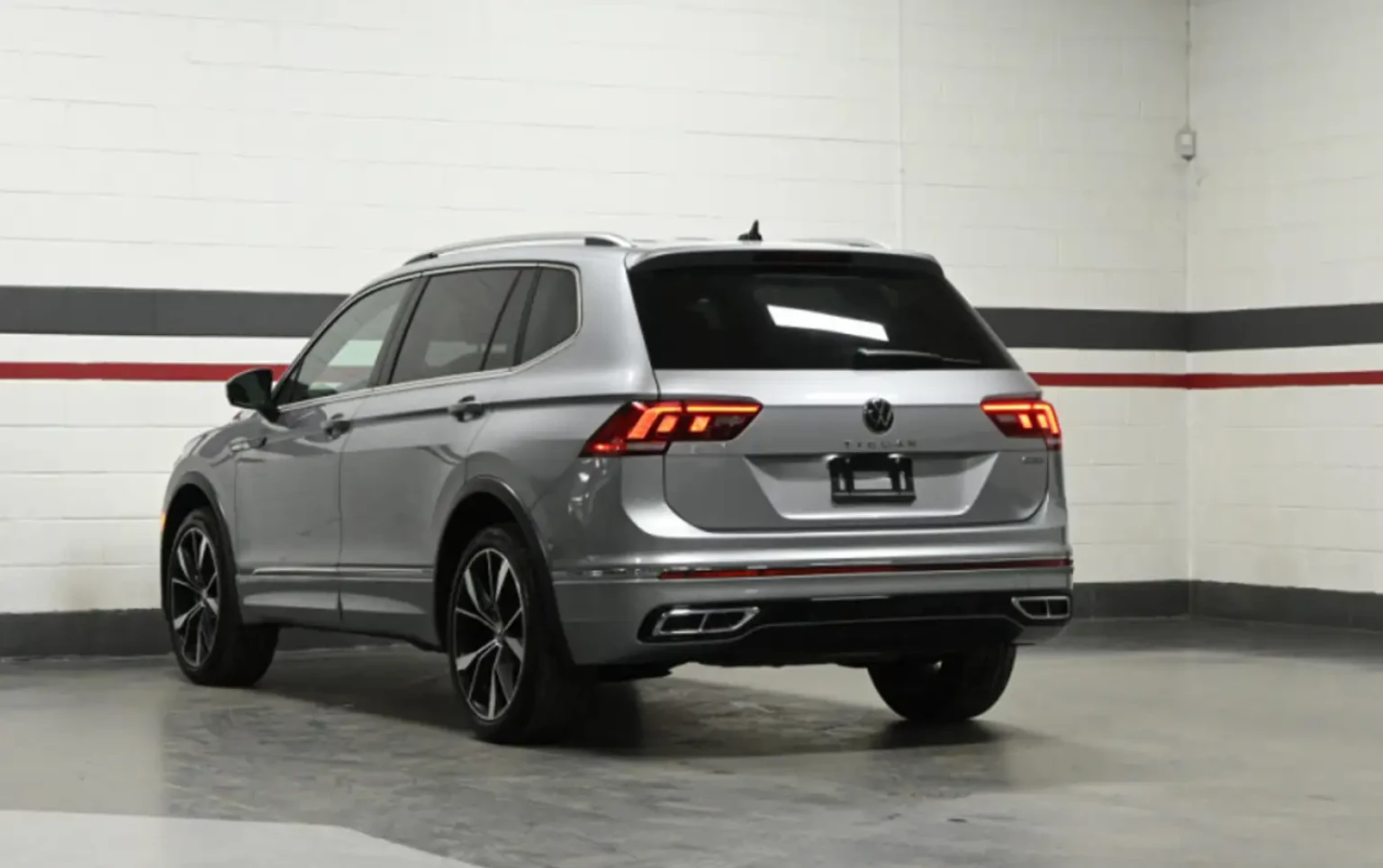 VW Tiguan Highline R-line 4motion, снимка 3 - Автомобили и джипове - 55401600