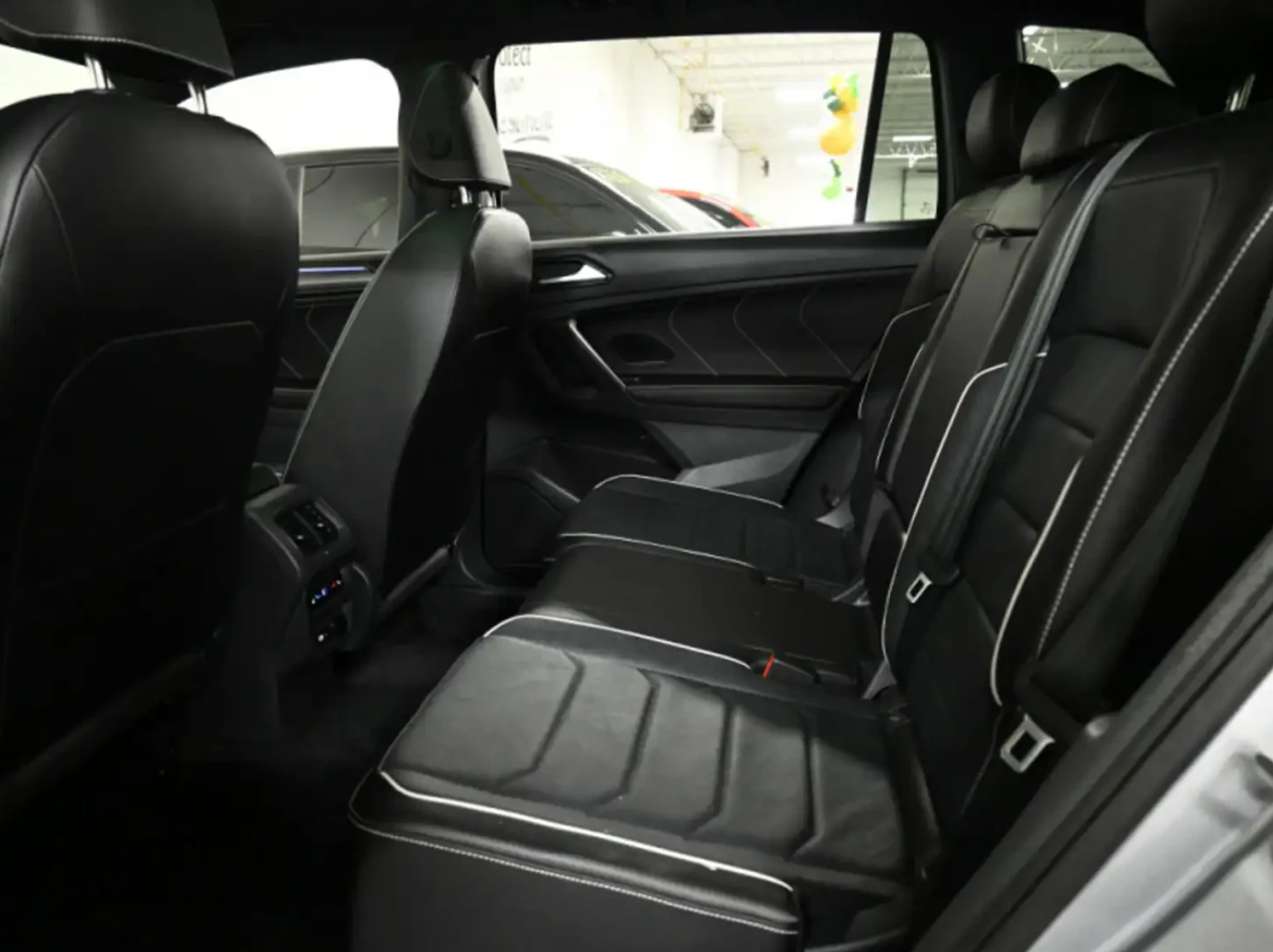 VW Tiguan Highline R-line 4motion, снимка 15 - Автомобили и джипове - 55401600