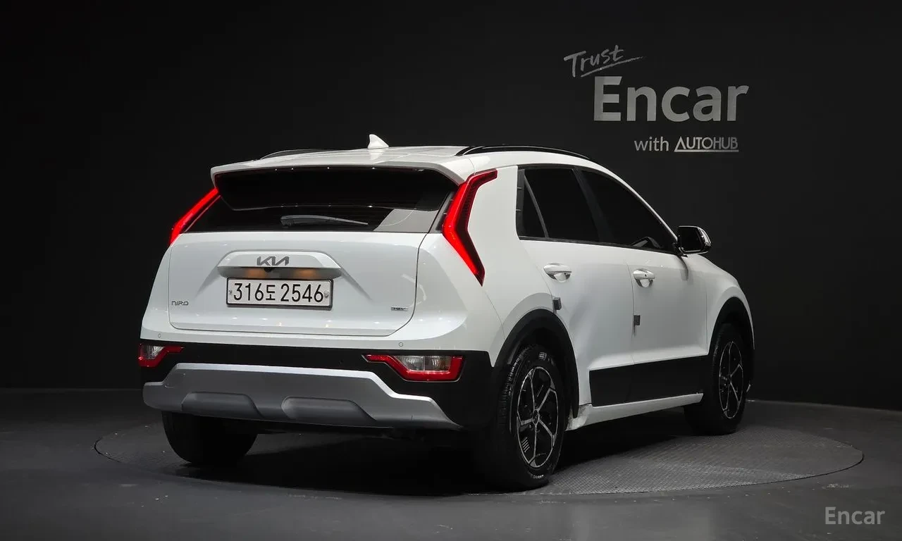 Kia Niro 1.6GDI/HEV/ДИСТРОНИК/ПОДГРЕВ/КРАЙНА СУМА, снимка 2 - Автомобили и джипове - 56307981