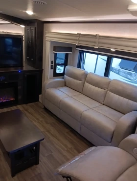 Каравана Други Jayco North Point 387FLRB, снимка 15