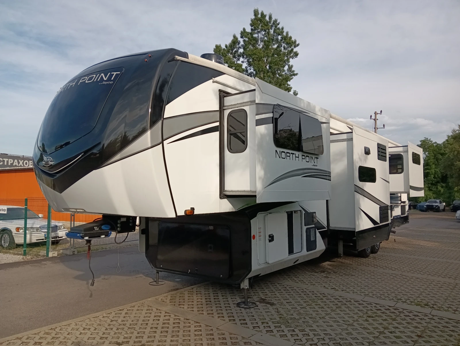 Каравана Други Jayco North Point 387FLRB, снимка 2 - Каравани и кемпери - 54974710