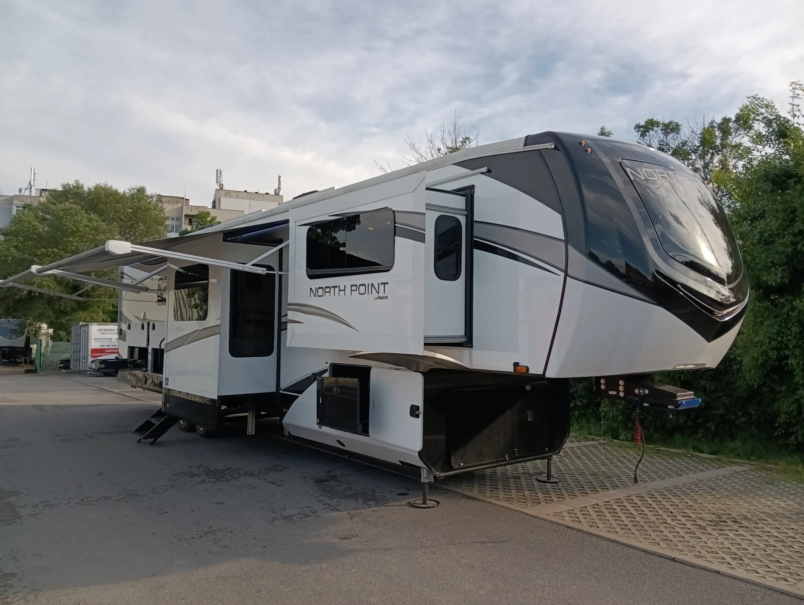 Каравана Други Jayco North Point 387FLRB