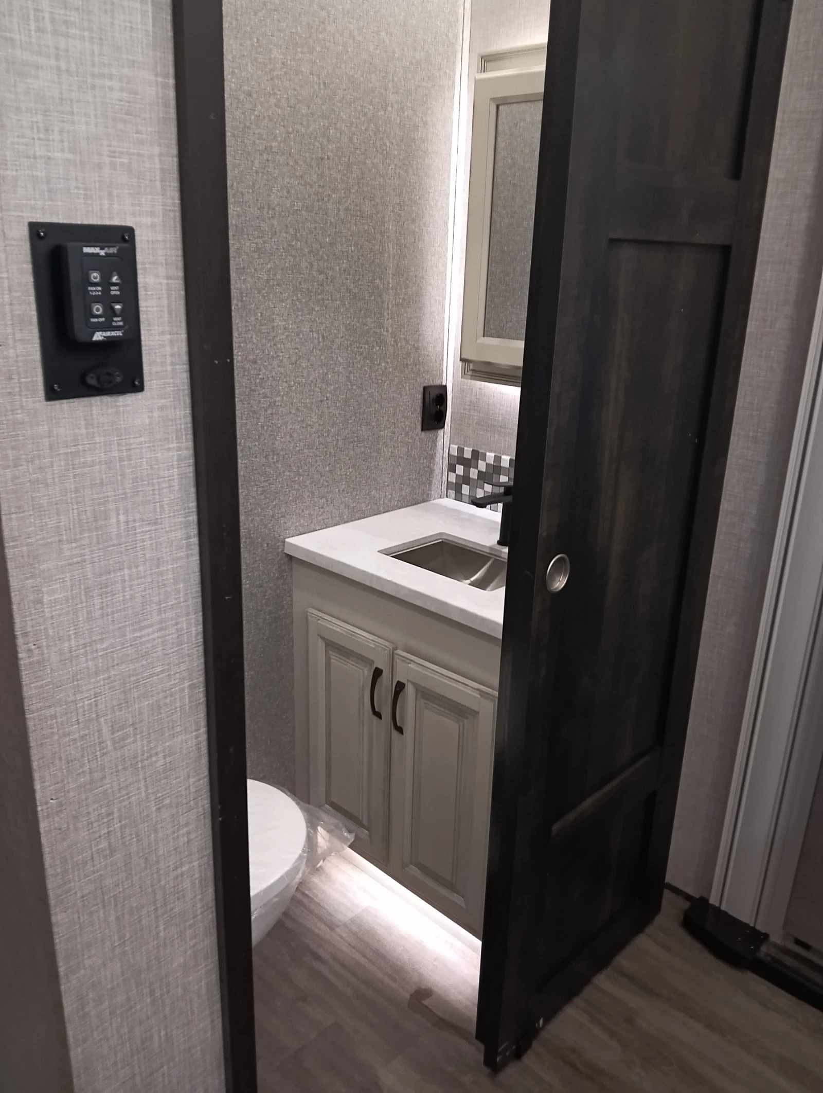 Каравана Други Jayco North Point 387FLRB, снимка 7 - Каравани и кемпери - 54974710