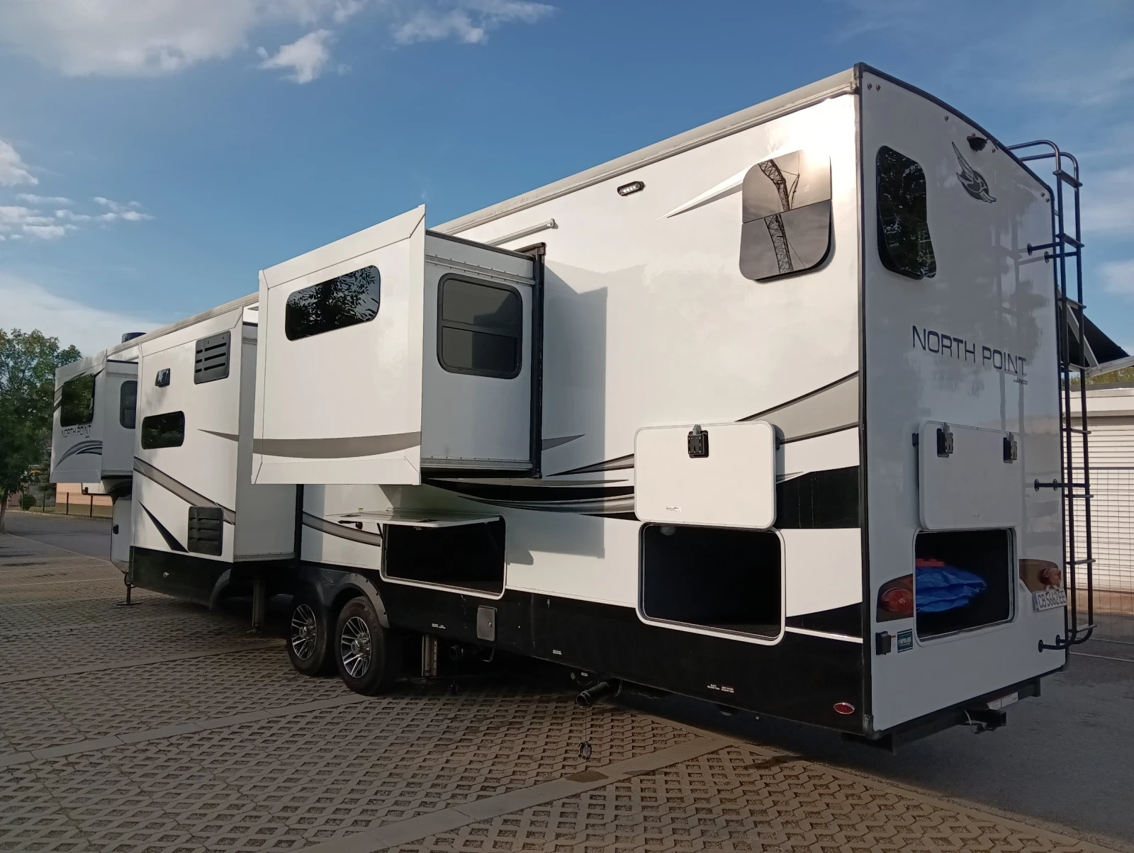 Каравана Други Jayco North Point 387FLRB, снимка 3 - Каравани и кемпери - 54974710