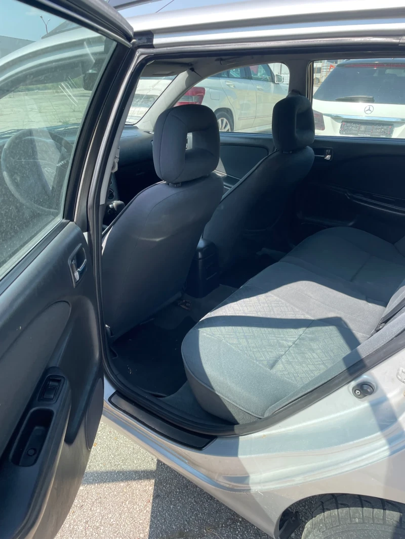 Toyota Avensis Автоматик + климатик , снимка 4 - Автомобили и джипове - 50713267