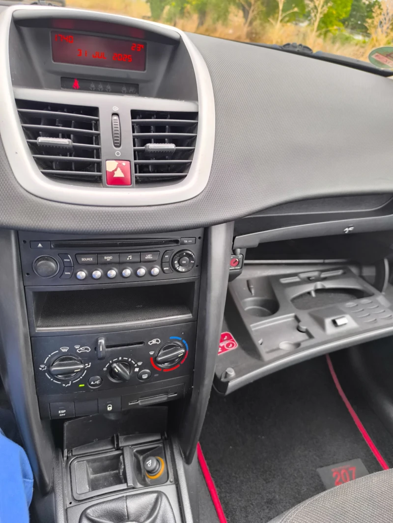 Peugeot 207 SW 1.4 i ПАНОРАМА, снимка 8 - Автомобили и джипове - 52657445