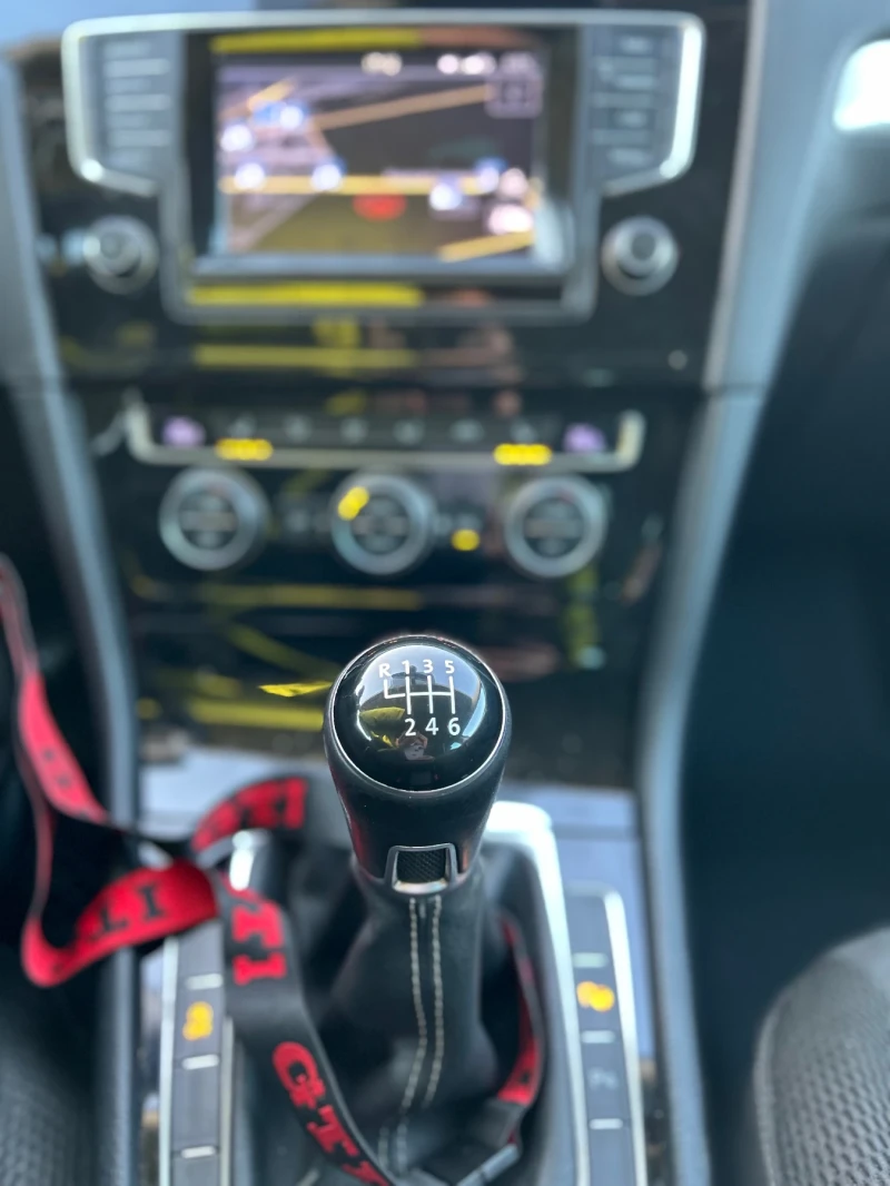 VW Golf Variant 2.0TDI 150hp Euro6, снимка 8 - Автомобили и джипове - 52296775