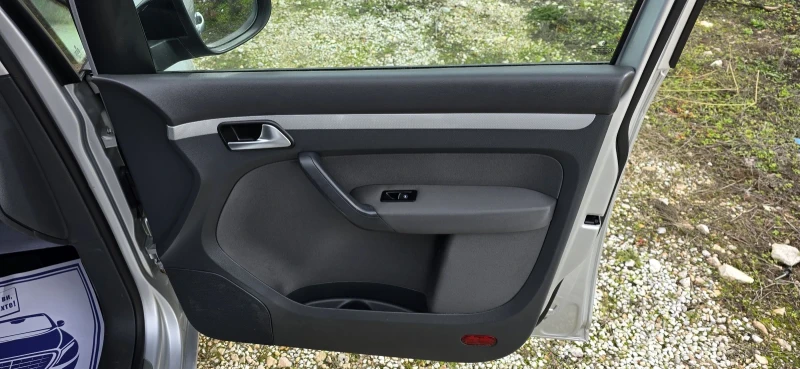 VW Touran, снимка 13 - Автомобили и джипове - 52446340