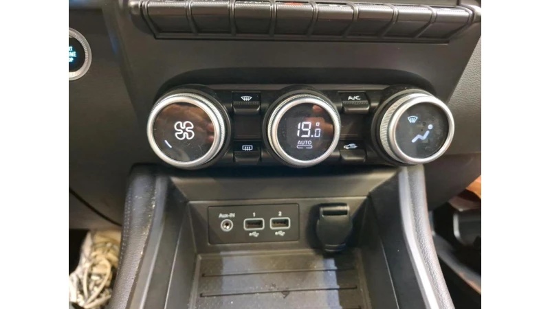 Renault Zoe Промо R135 52kw Intense+ Bose+ Подгреви+ Кожа, снимка 10 - Автомобили и джипове - 52914210