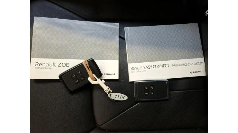 Renault Zoe Промо R135 52kw Intense+ Bose+ Подгреви+ Кожа, снимка 11 - Автомобили и джипове - 52914210