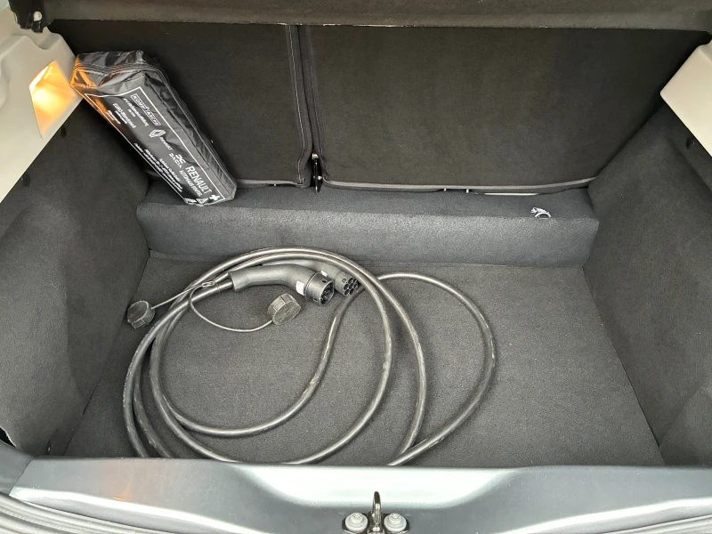 Renault Zoe, снимка 7 - Автомобили и джипове - 53226767