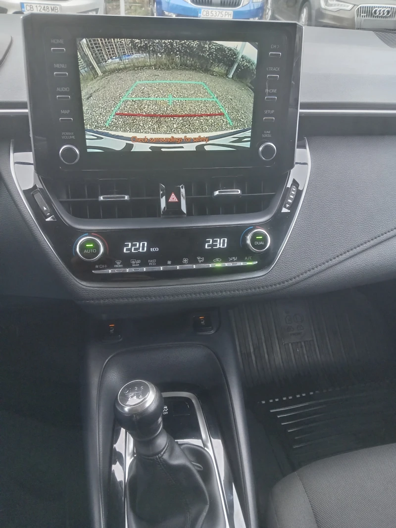 Toyota Corolla 1.5i Гаранционна, снимка 13 - Автомобили и джипове - 53285064