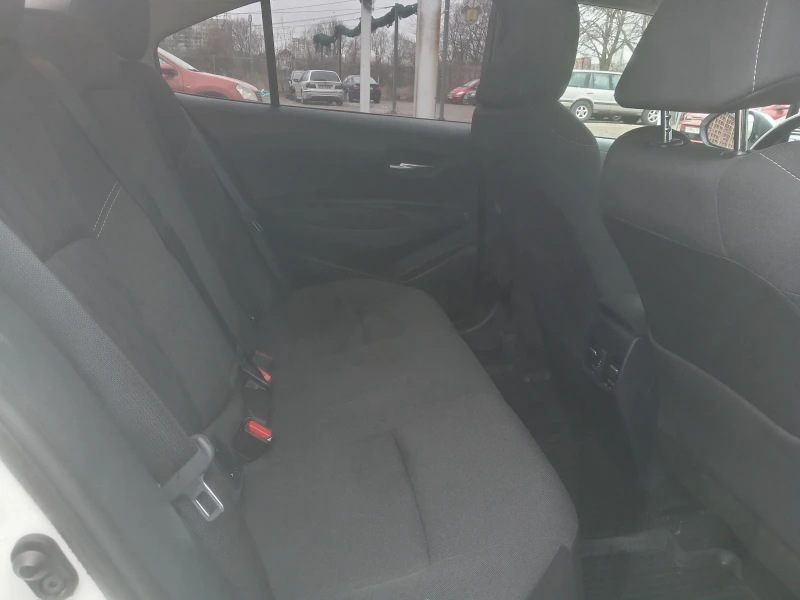 Toyota Corolla 1.5i Гаранционна, снимка 9 - Автомобили и джипове - 53285064