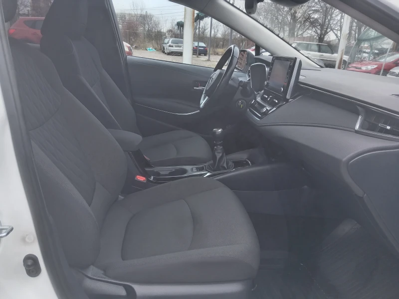 Toyota Corolla 1.5i Гаранционна, снимка 8 - Автомобили и джипове - 53285064