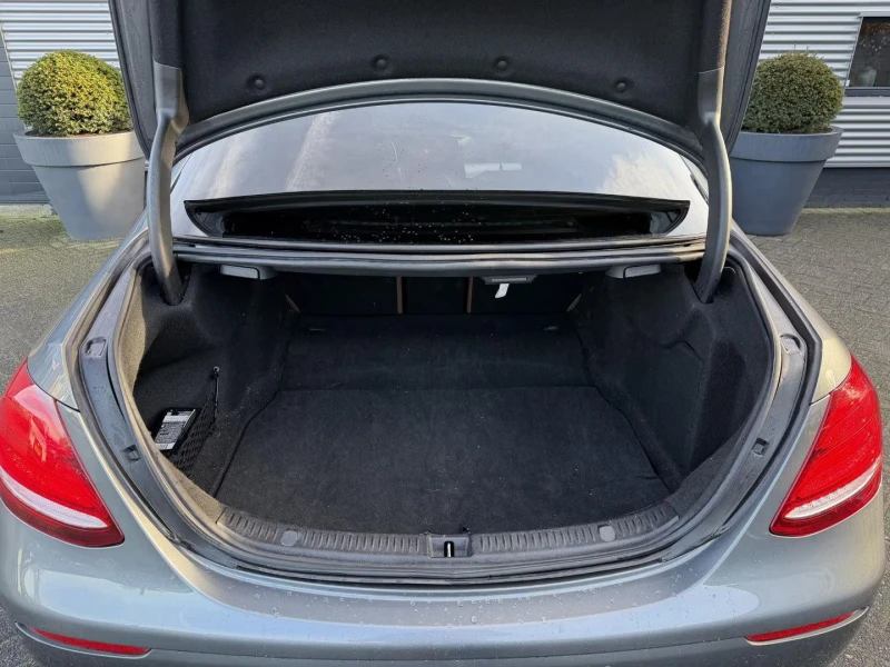 Mercedes-Benz E 220 2.0/194HP/WIDESCREEN/DISTR/CAM/129h, снимка 6 - Автомобили и джипове - 53446190