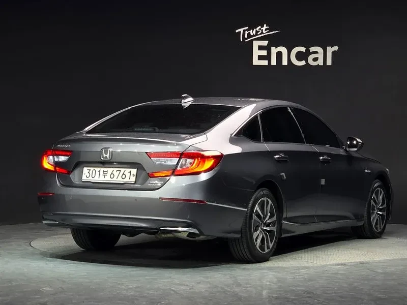 Honda Accord 10Th Generation 2.0 Hybrid Touring, снимка 2 - Автомобили и джипове - 56286174