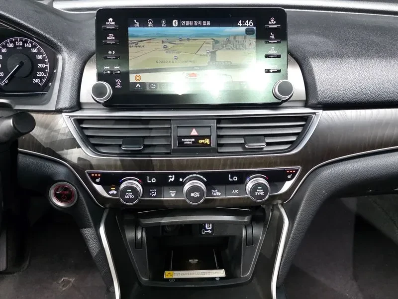 Honda Accord 10Th Generation 2.0 Hybrid Touring, снимка 13 - Автомобили и джипове - 56286174