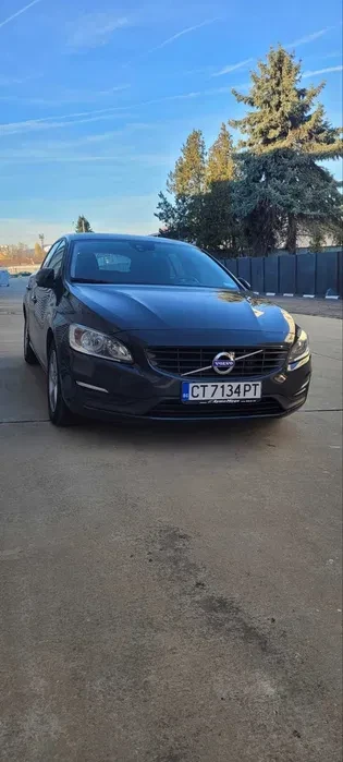 Volvo V60, снимка 2 - Автомобили и джипове - 56613034