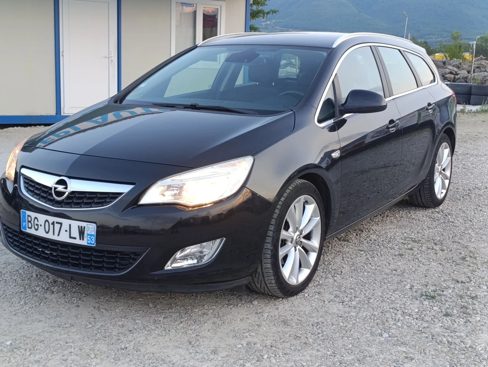 Opel Astra  1.7 CDTI Cosmo - изображение 6
