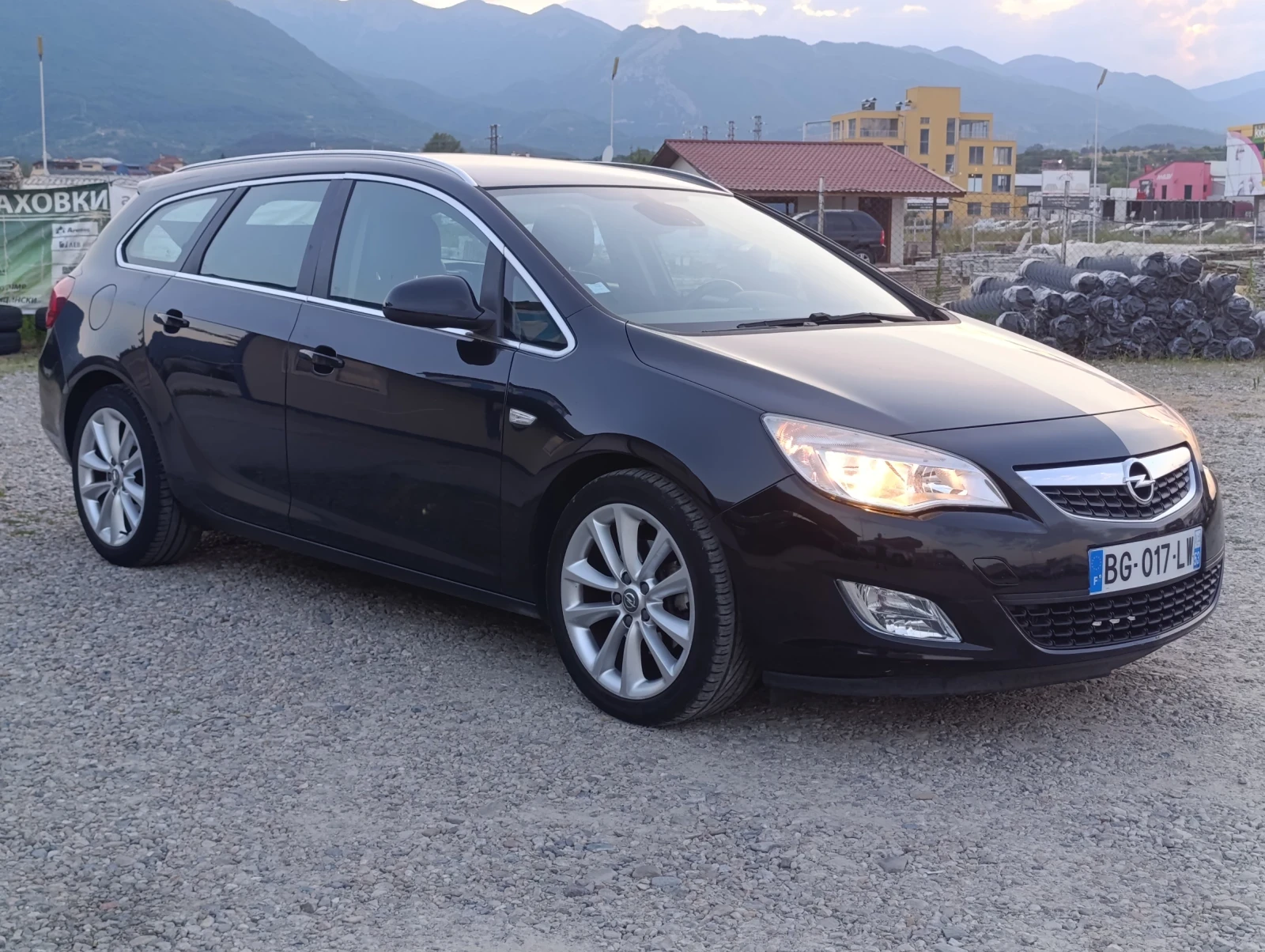 Opel Astra  1.7 CDTI Cosmo - изображение 4
