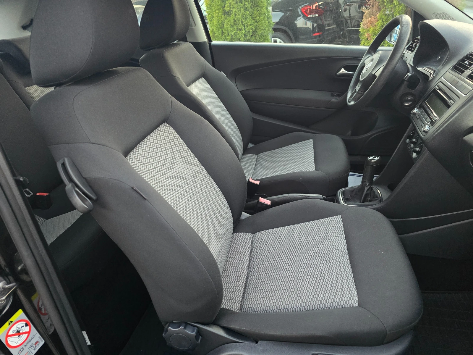 VW Polo 1.2 БЕНЗИН ! ! КЛИМАТИК | Mobile.bg — изображение 13