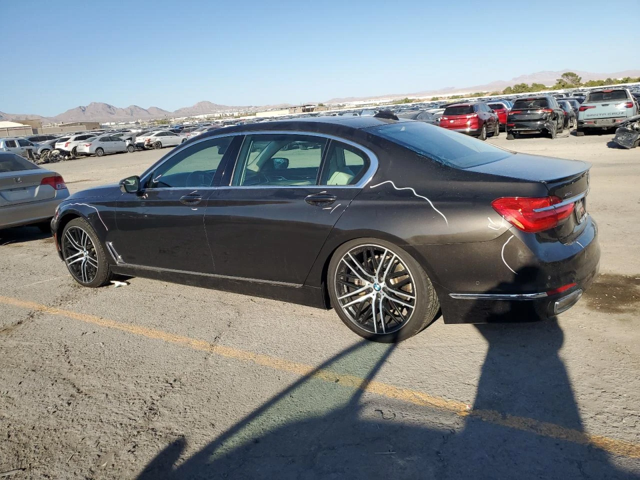 BMW 750 V8| XDRIVE| FULL ЕКСТРИ| CARFAX| РЕАЛНИ КМ| ТОП - изображение 2