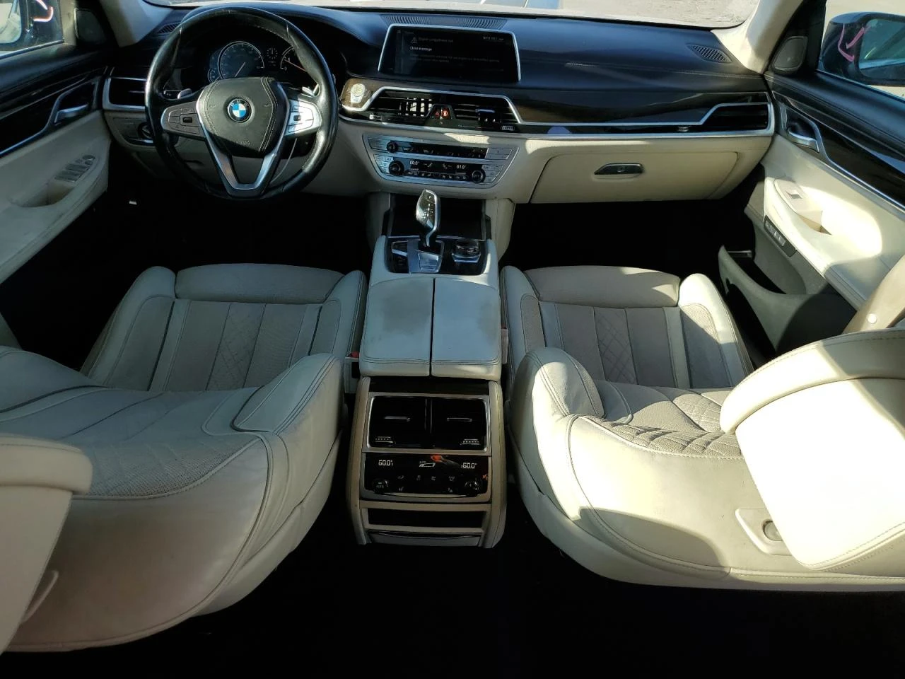 BMW 750 V8| XDRIVE| FULL ЕКСТРИ| CARFAX| РЕАЛНИ КМ| ТОП - изображение 6