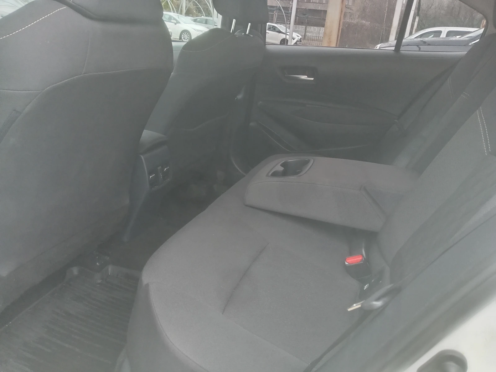 Toyota Corolla 1.5i Гаранционна - изображение 10