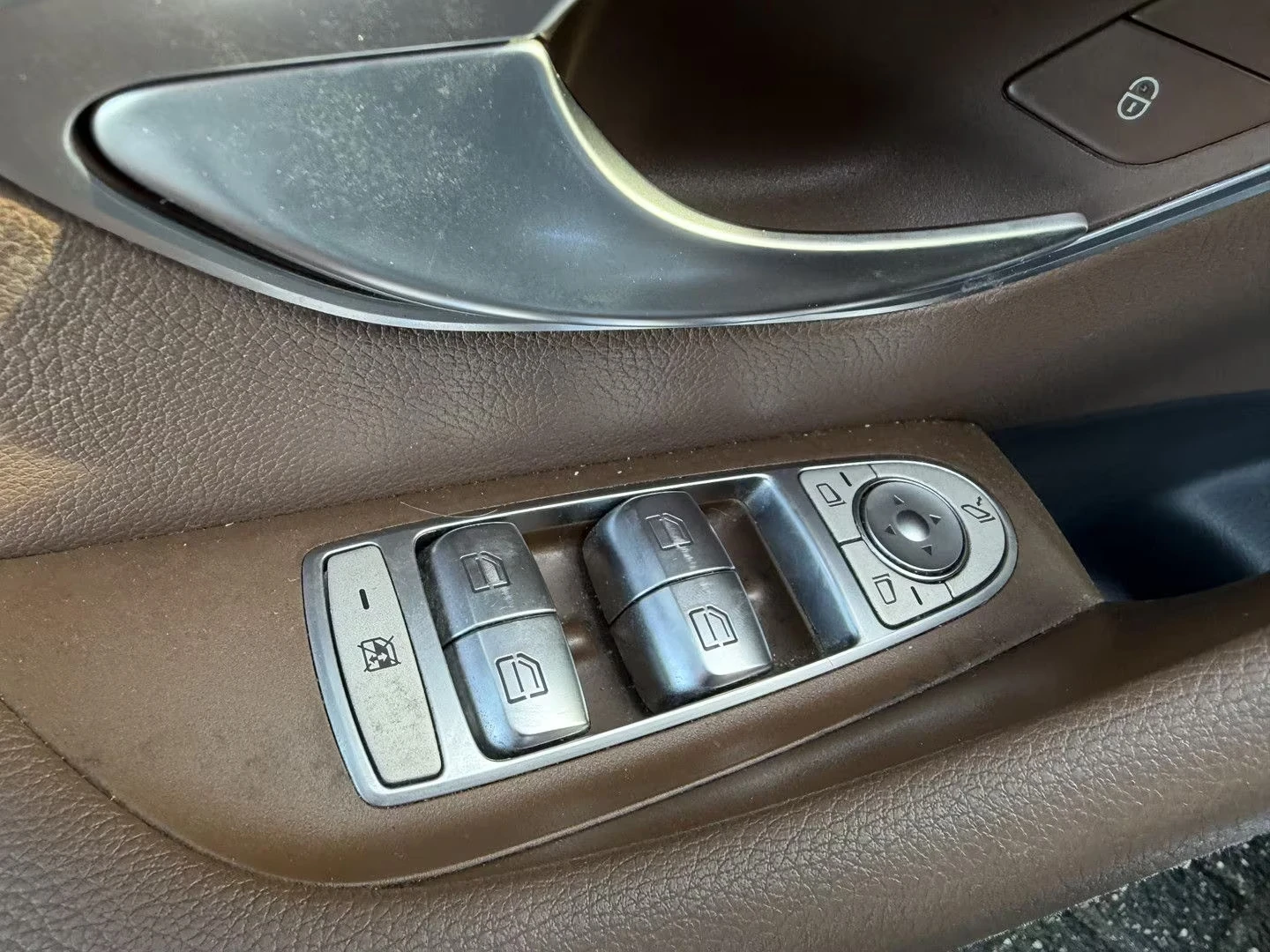 Mercedes-Benz E 220 2.0/194HP/WIDESCREEN/DISTR/CAM/129h | Mobile.bg � ����������� 12