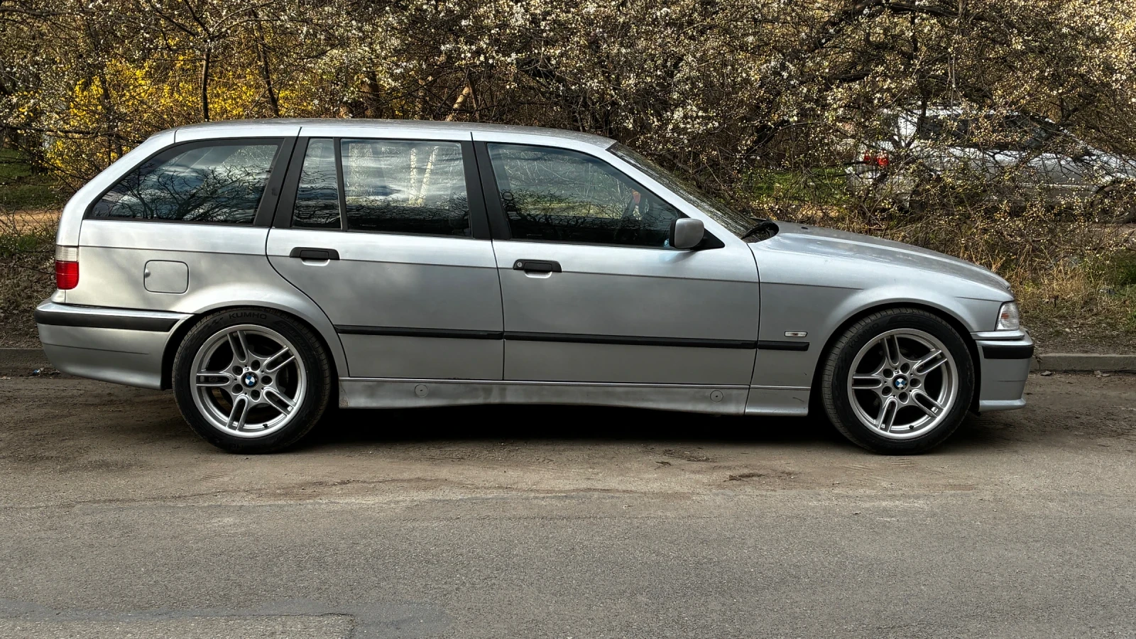 BMW 318 Комби, снимка 2 - Автомобили и джипове - 54036764