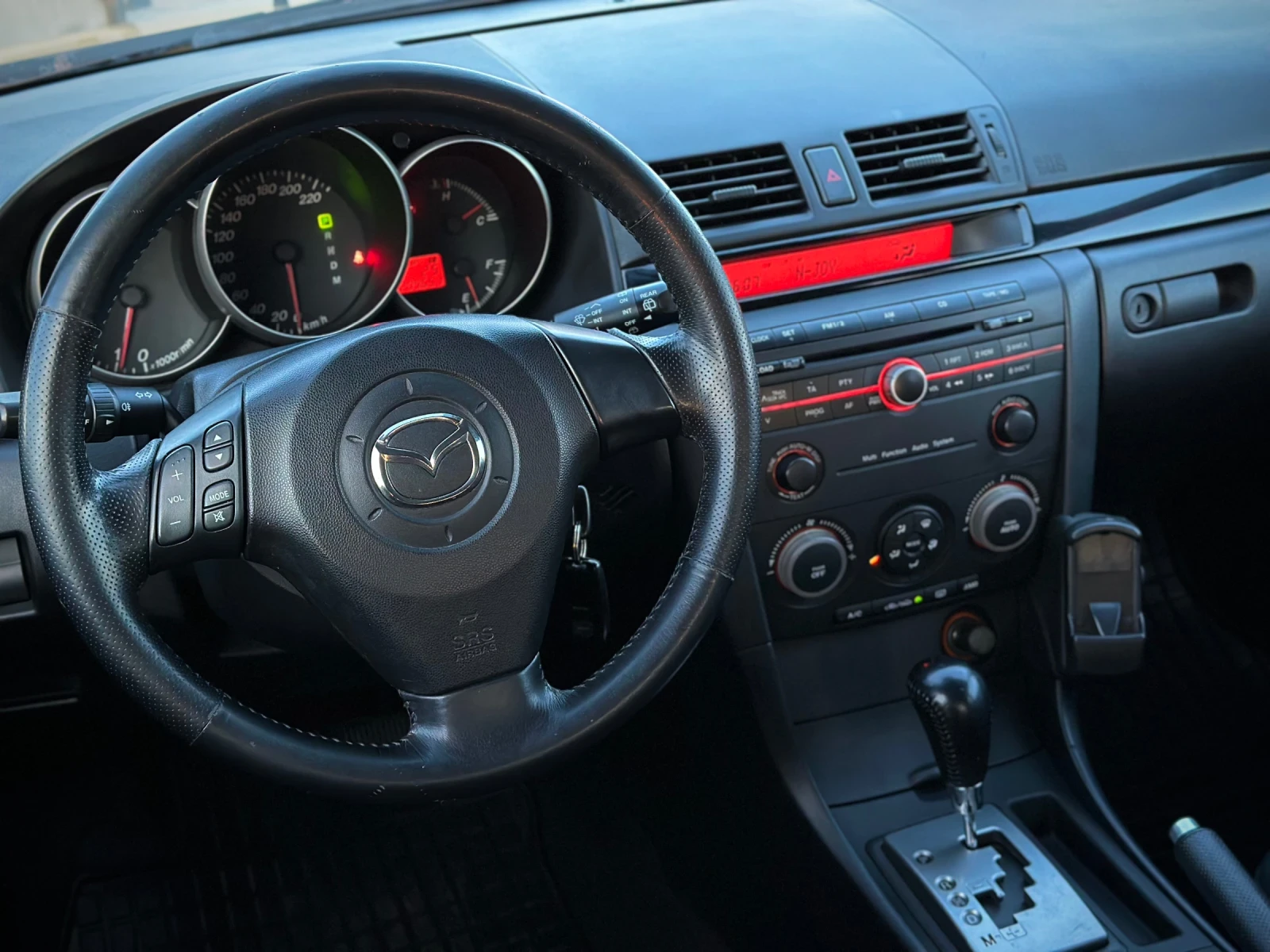 Mazda 3 Автоматик, снимка 11 - Автомобили и джипове - 54123603